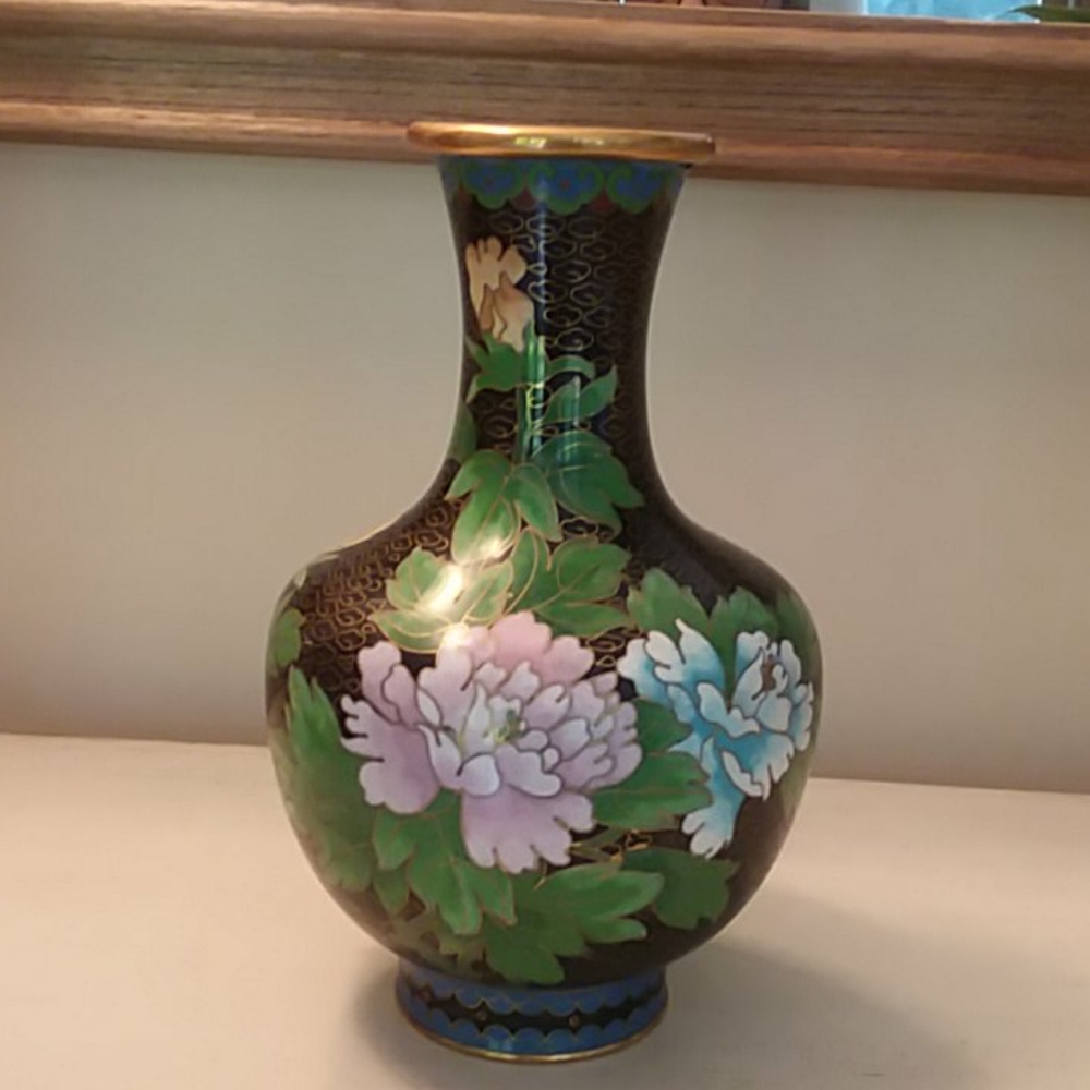Beautiful Vintage Chinese Cloisonne Vase